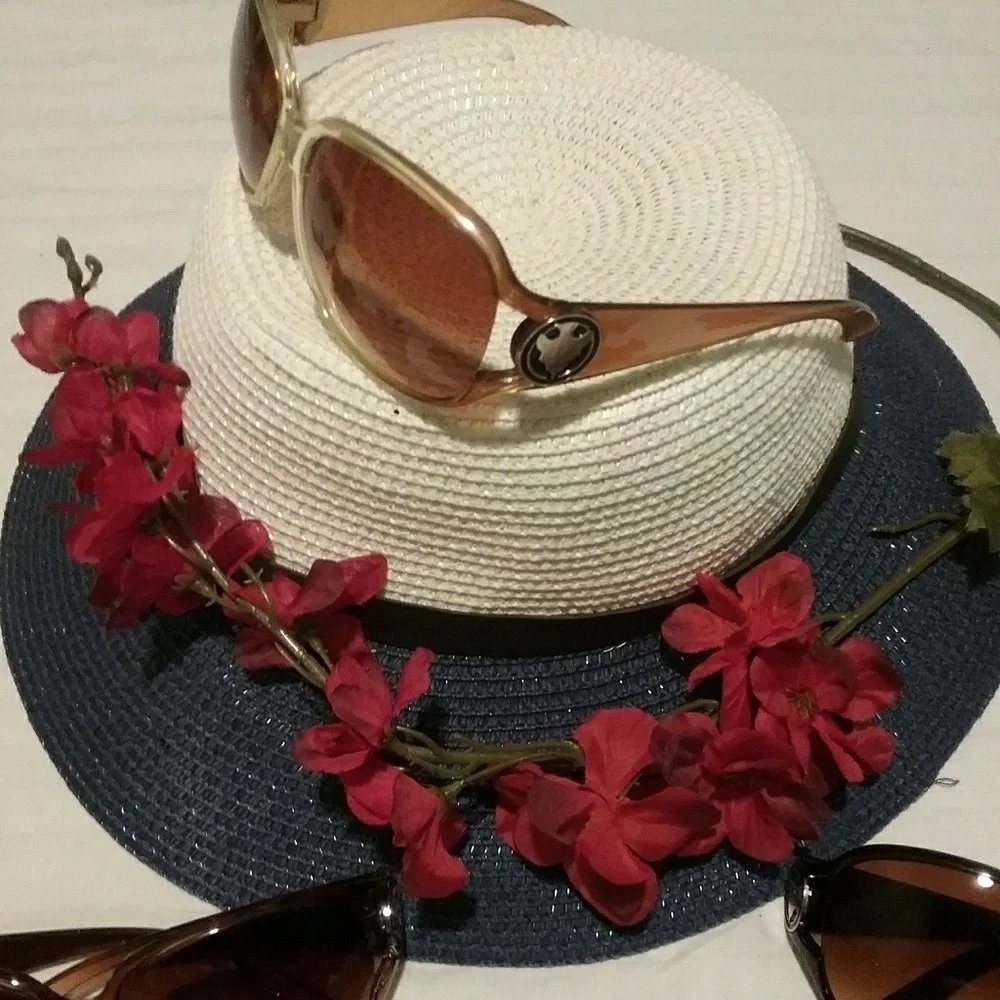 Brand new Gold fashionable sunglasses
